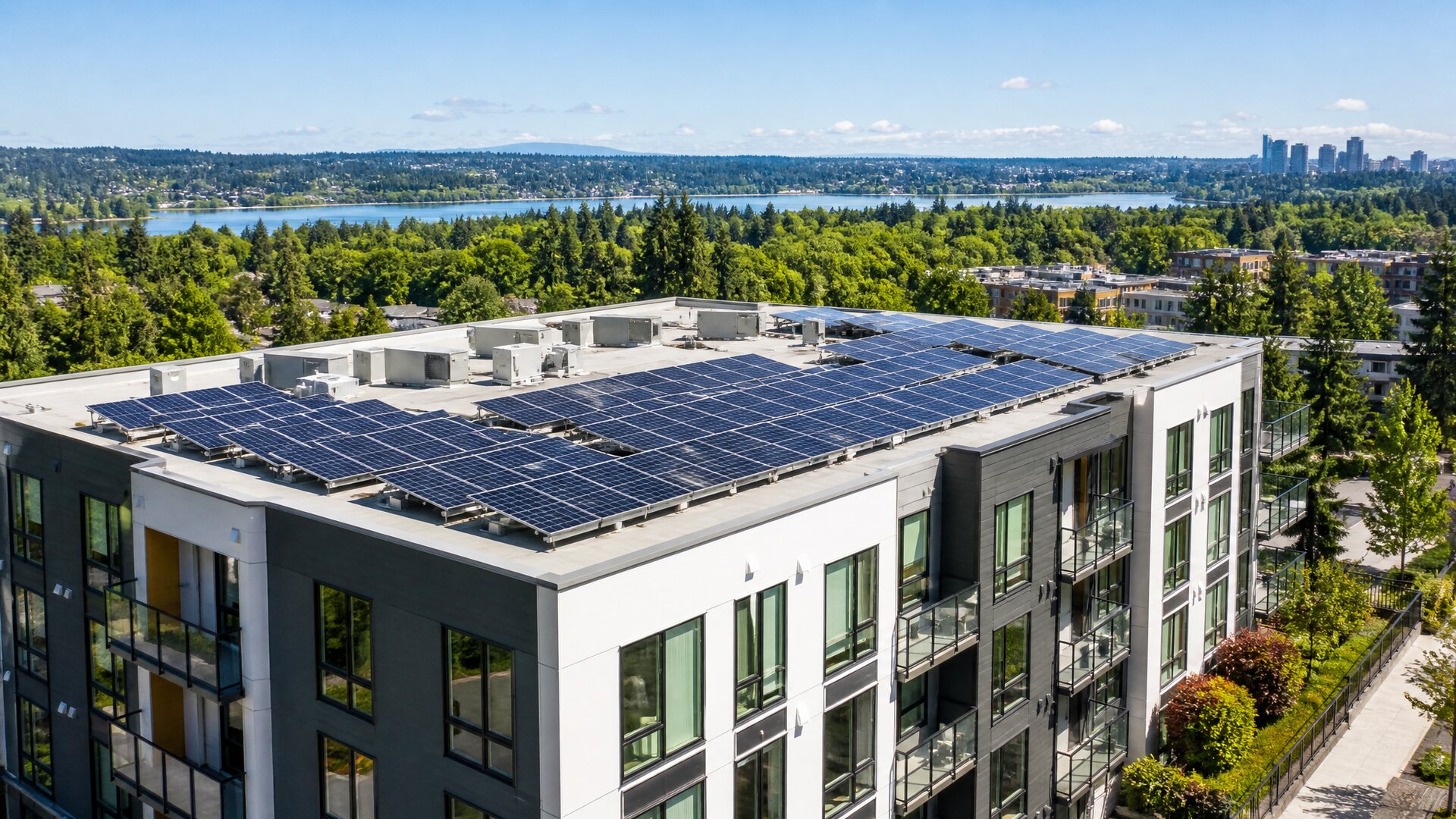 Painéis solares em cobertura de condomínio